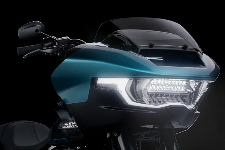 Přepracovaná kapotáž Sharknose