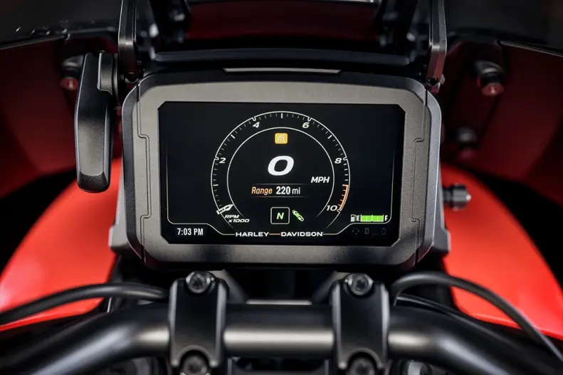 6,8palcový plně barevný dotykový displej TFT