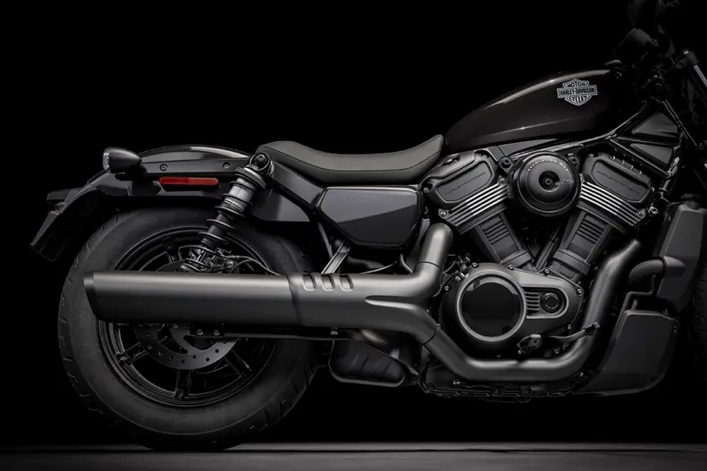 Nízký, pevně usazený styl