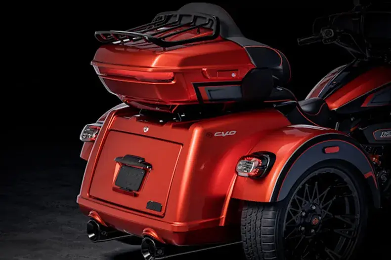 NOVÝ integrovaný zavazadlový prostor a kufr Tour-Pak